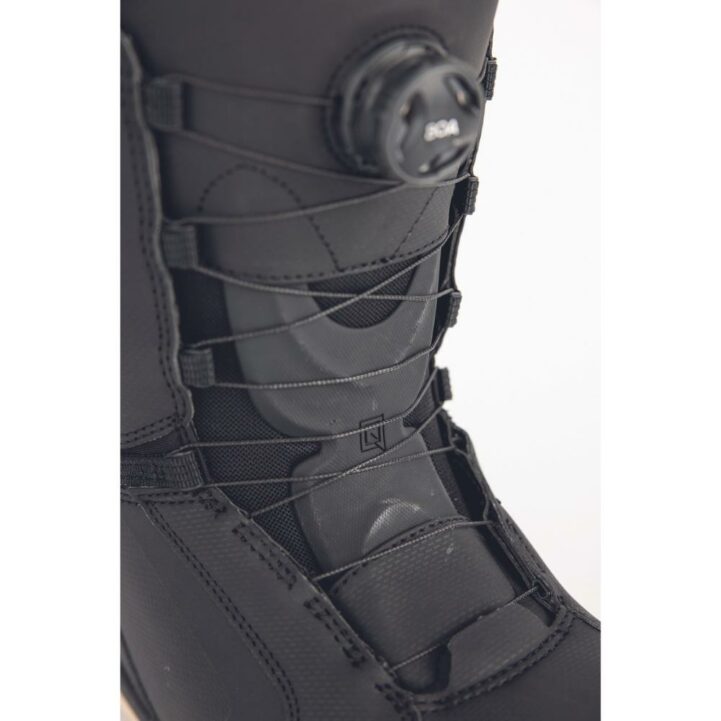 nitro-darkseid-boa-step-on-black-boots